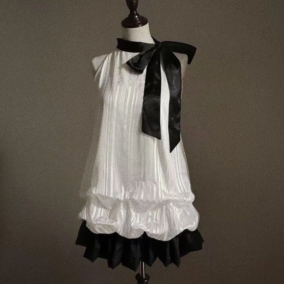 Dresses & Skirts - Elegant Black and White Formal Dress